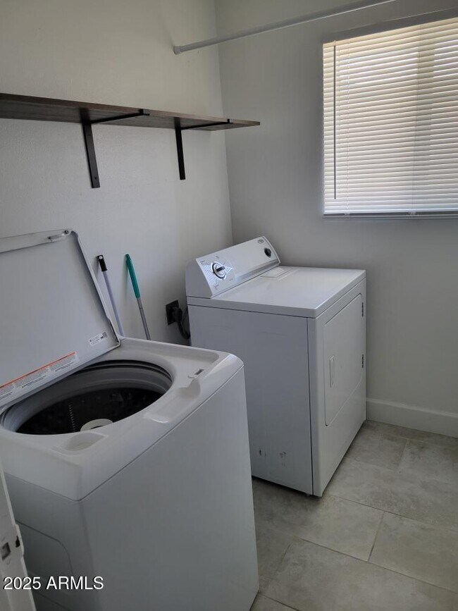 Building Photo - 11832 N Balboa Dr