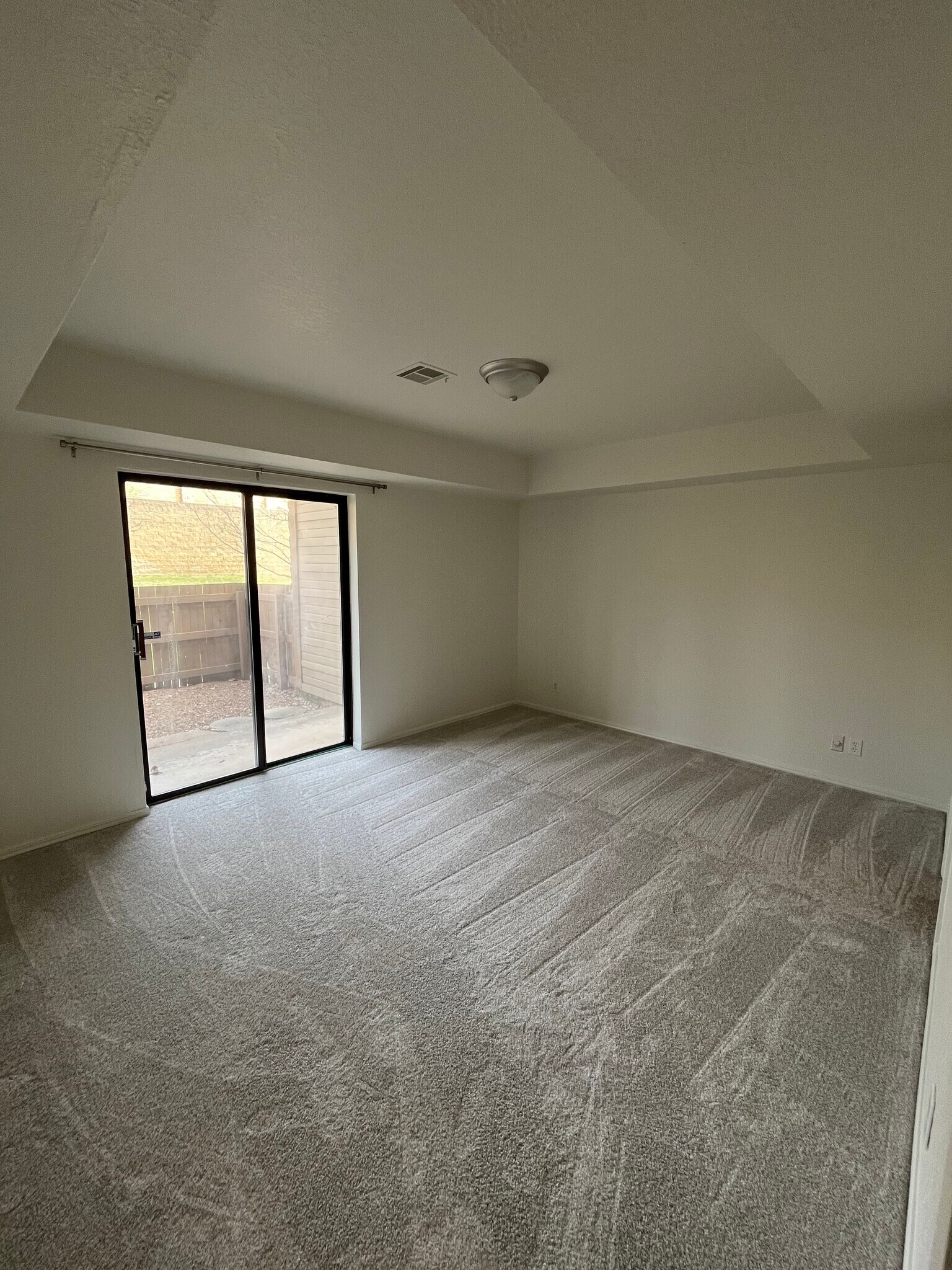 Building Photo - 9107 S Urbana Ave