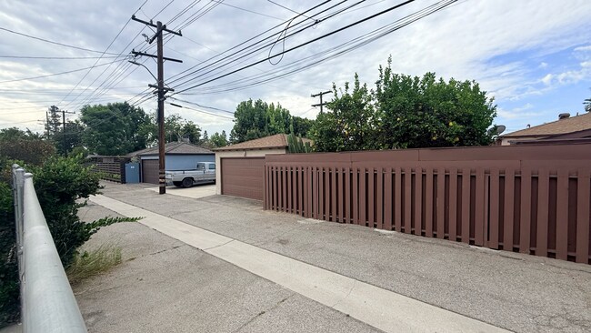 Building Photo - 4112 W Victory Blvd