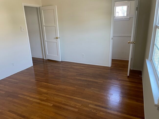 bed 1 - 4080 Veselich Ave