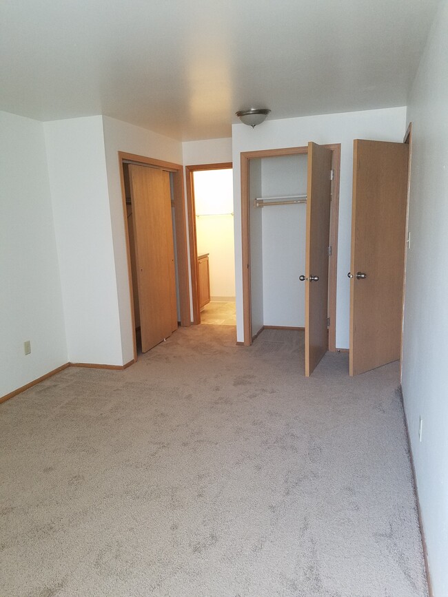 Building Photo - 135 N Peters Ave