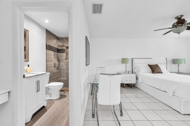 Building Photo - 7641 W Country Club Blvd