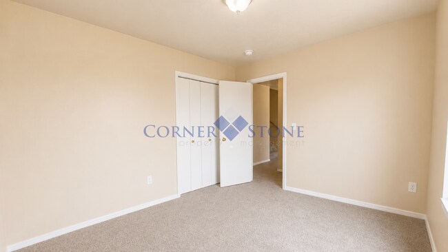 Building Photo - Large 4 Bedroom Home with Bonus Room!