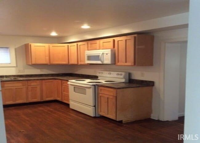 Building Photo - 609 E University St