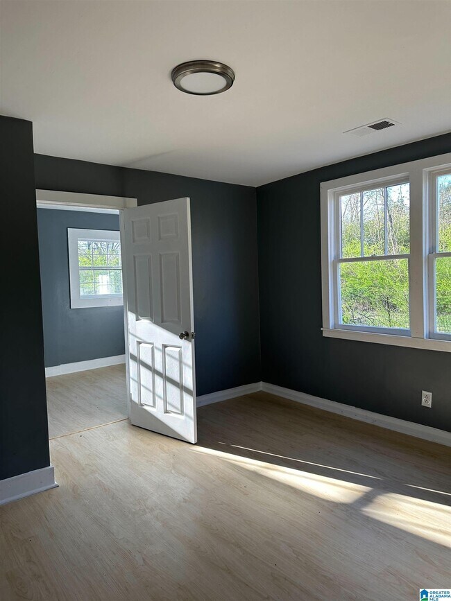 Building Photo - 315 3rd Ave N