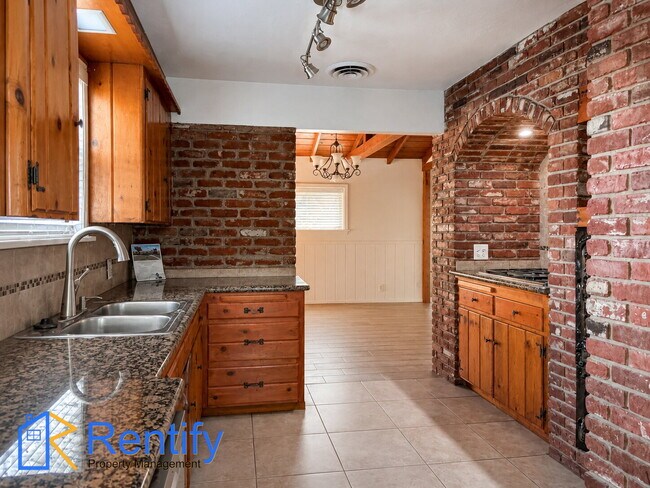 Building Photo - Charming 3bed/2bath Rustic Mid-Century Home