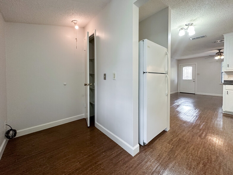 laundry room/pantry - 406 E Wells St