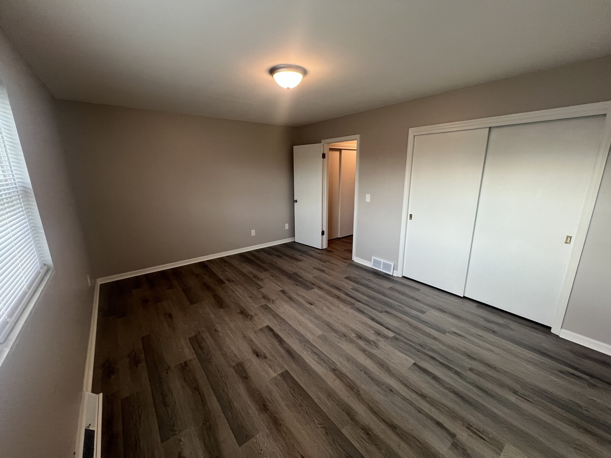 Building Photo - 1882 NW Washington Blvd