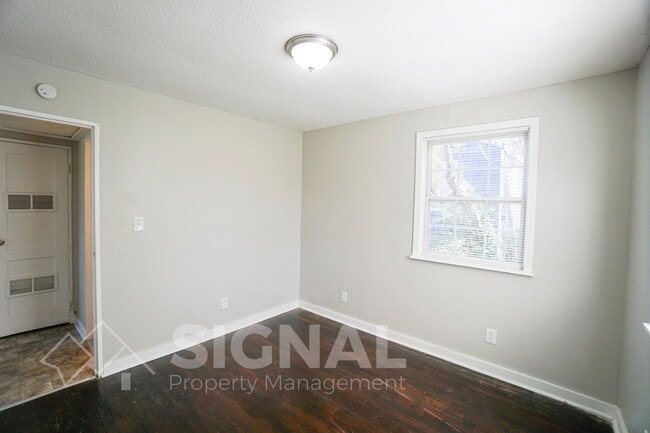 Building Photo - 581 Seminole Cir