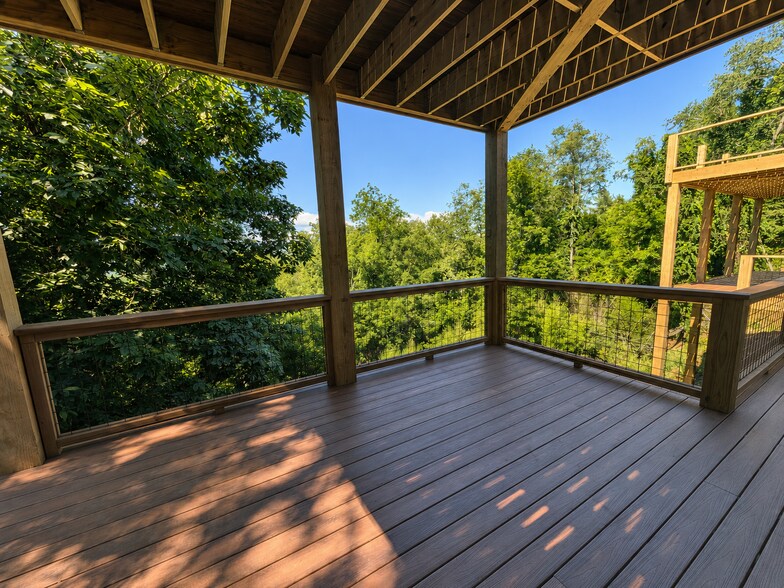 Building Photo - 390 Eastview Dr