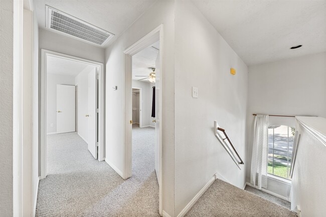 Building Photo - 17103 Canterbury Green Ct