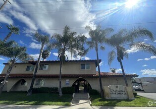 Building Photo - Beautiful and Spacious Apartment in Gated ...