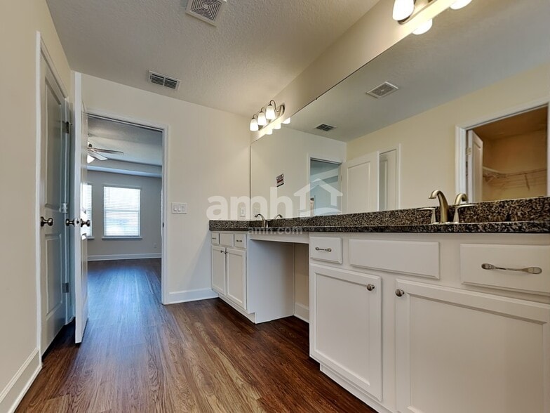Building Photo - 302 Crestrun Loop