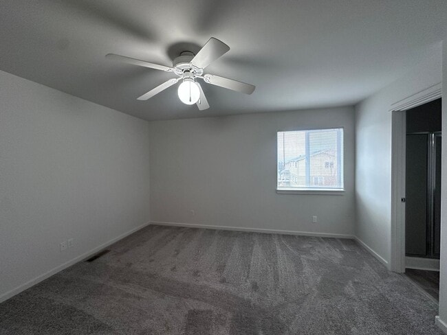 Building Photo - Newly Updated 3 Bedroom Available 12/1
