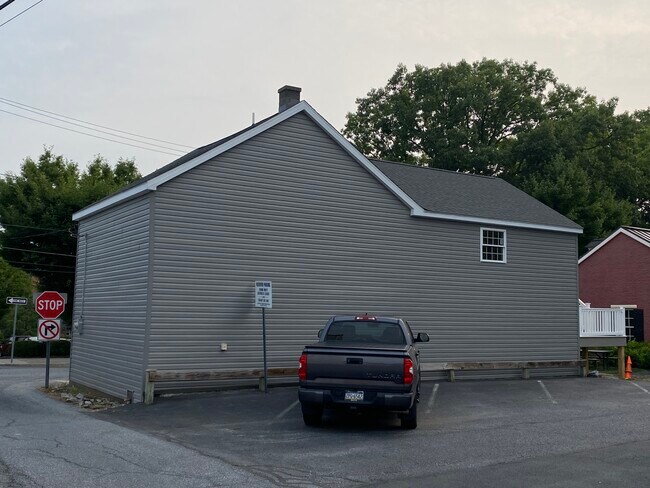 Primary Photo - 10 W Main St