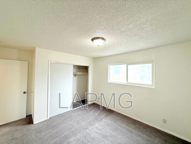 Building Photo - 169 W 42nd St