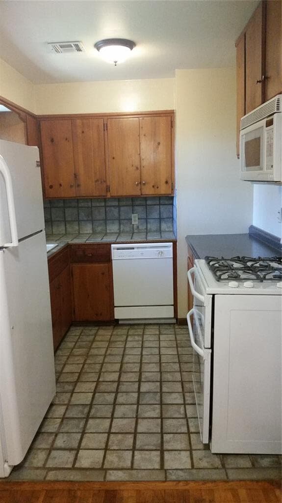 Building Photo - 511 Fleetwood Dr