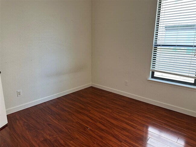 Building Photo - 14209 Naruna Way