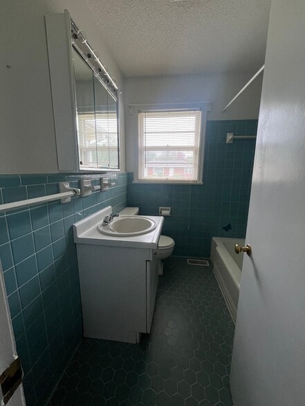 Building Photo - 128 N Leland Dr