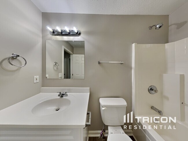 Building Photo - 2767 Lake Park Ridge W