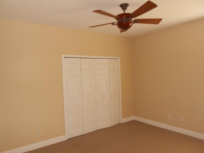 Building Photo - 1221 SE Navajo Ln