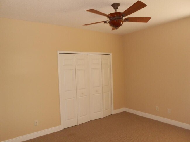 Building Photo - 1221 SE Navajo Ln