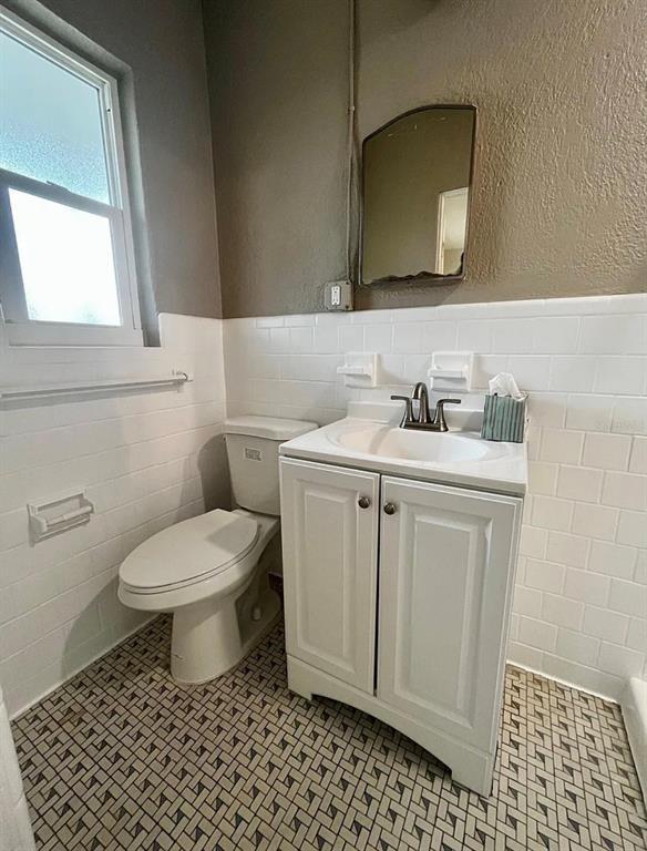 Building Photo - 707 Rosery Rd NW