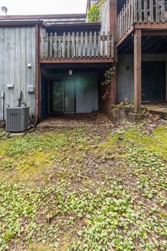 Building Photo - 102 Walnut Ln