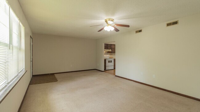 Building Photo - 613-615 Pear Tree Circle