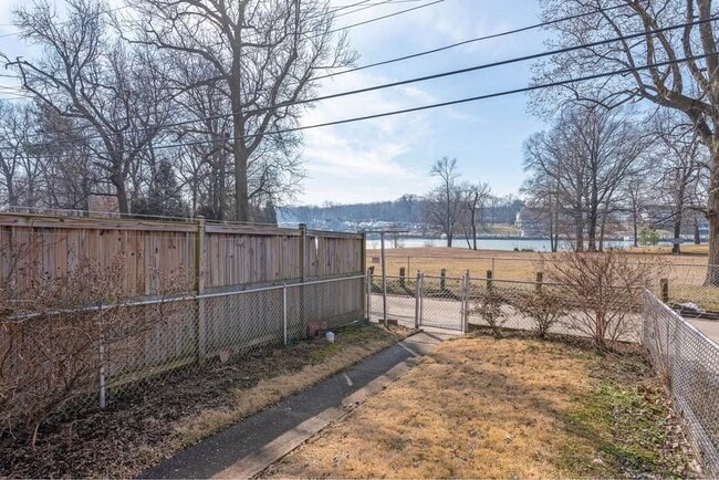 Building Photo - 114 Riverthorn Rd