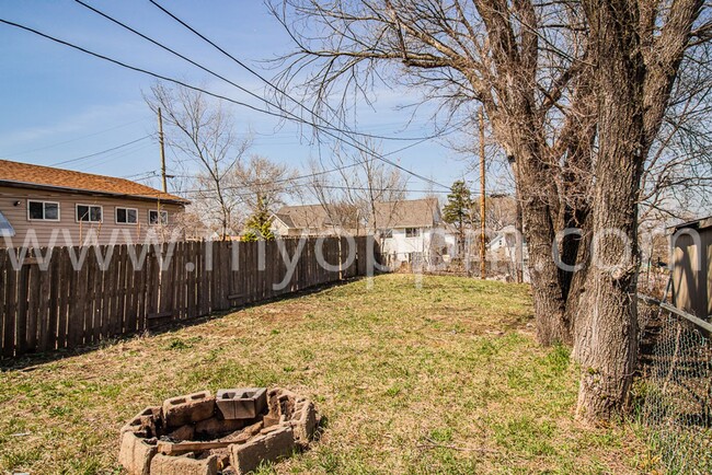 Building Photo - 2 Bed / 1 Bath House - 30th & Seward