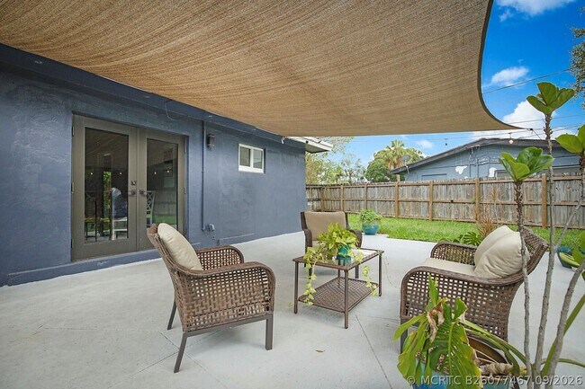 Building Photo - 1701 SW 32nd Ct