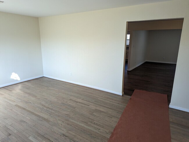 Building Photo - 1836 Perryville Rd