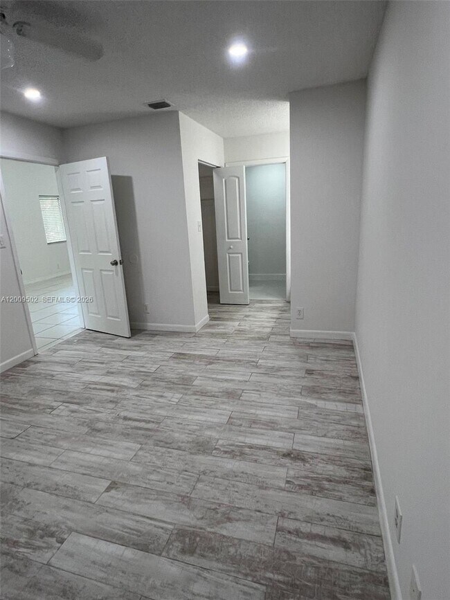 Building Photo - 9203 SW 138th Pl