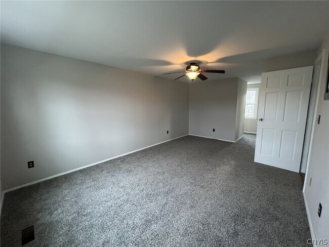 Building Photo - 10 Echodale Ave