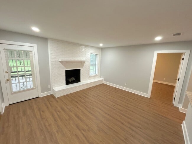 Building Photo - 1326 Whitewater Rd