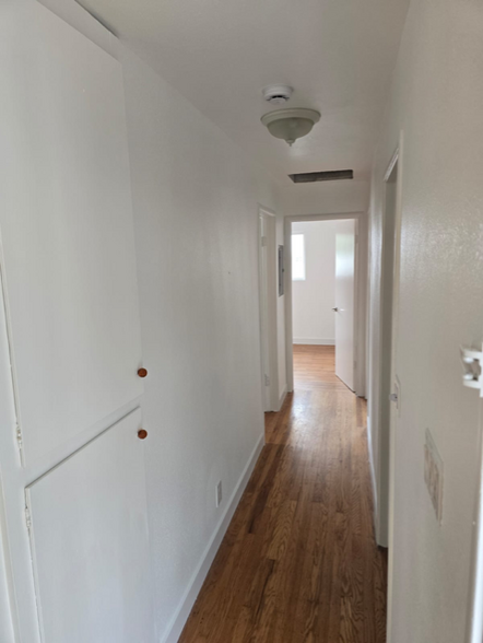 Building Photo - 351 Swan Way