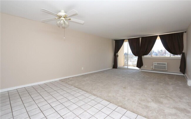 Building Photo - 141 E Lake Blvd