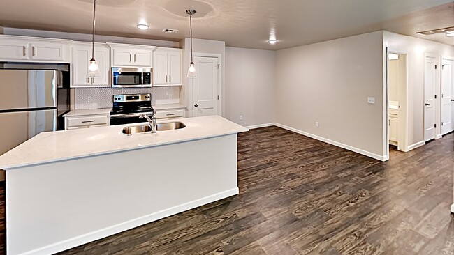 Building Photo - 3 Bedroom 2 Bath Duplex Near Tinker AFB