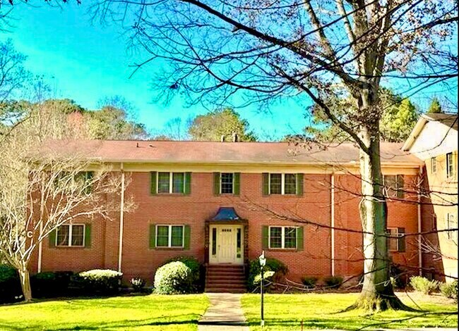 Front entrance to the condo, unit C4 is on second level - 430 Lindbergh Dr NE