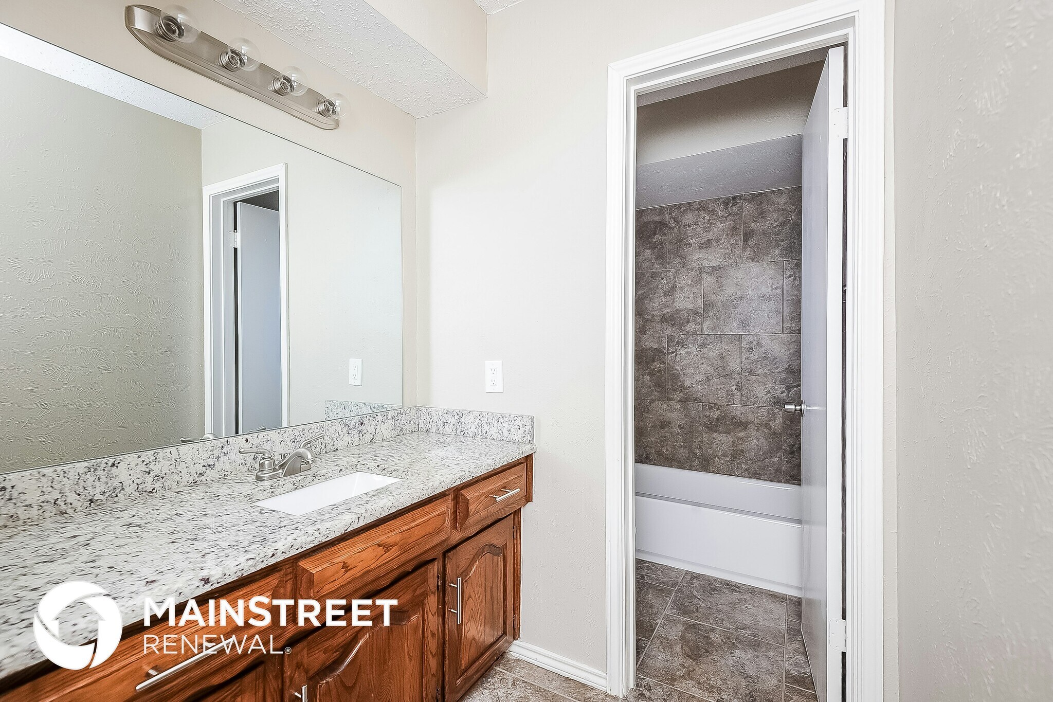 Building Photo - 5022 Presidio Dr