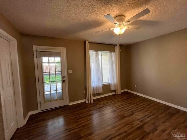 Building Photo - 1348 Redwood Ln