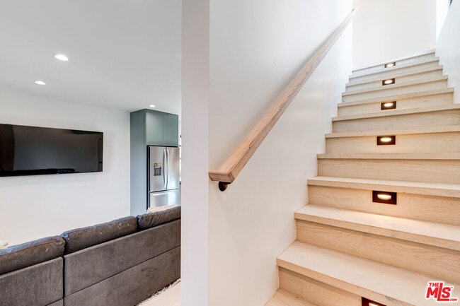 Building Photo - 12153 Palms Blvd