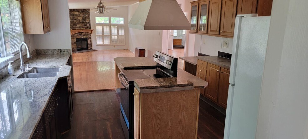 Gas Stove - 8936 Turner Dr