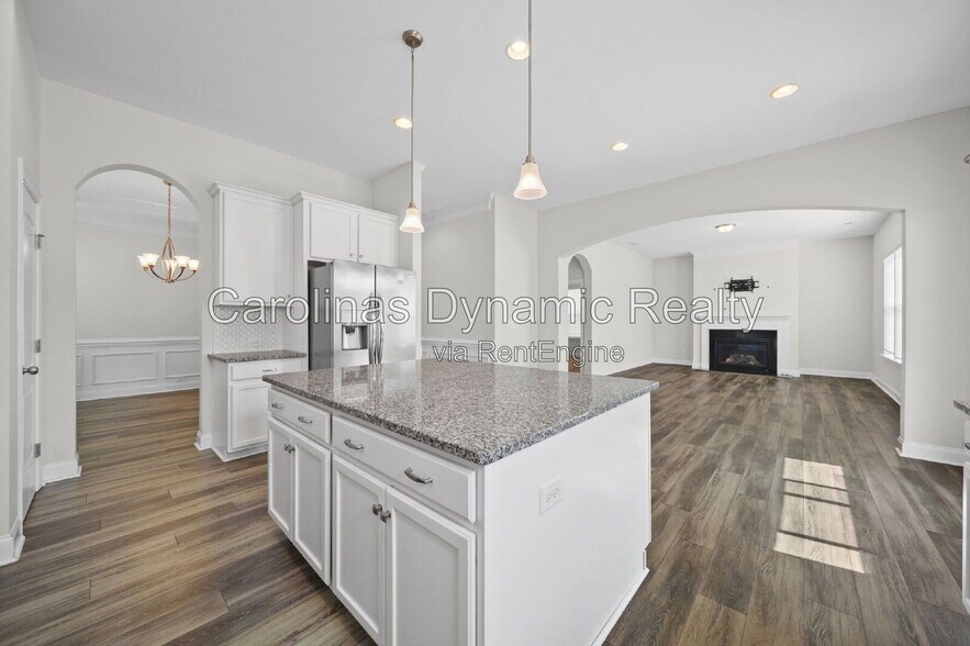 Building Photo - 1106 Cigar Ln
