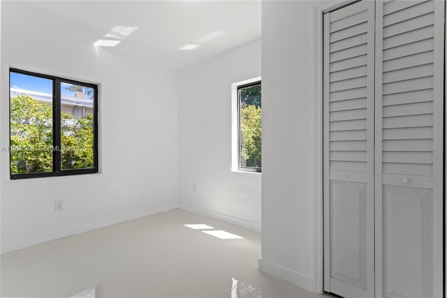 Building Photo - 1640 NE 183rd St