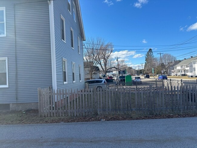 Building Photo - 292 Providence Rd