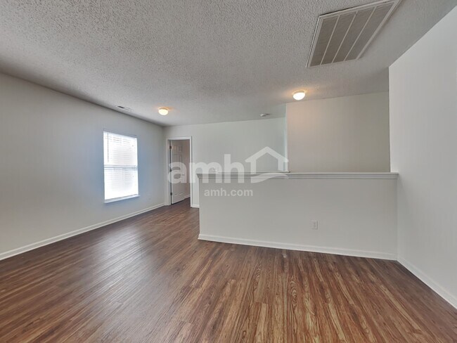 Building Photo - 4987 Harthill Ave