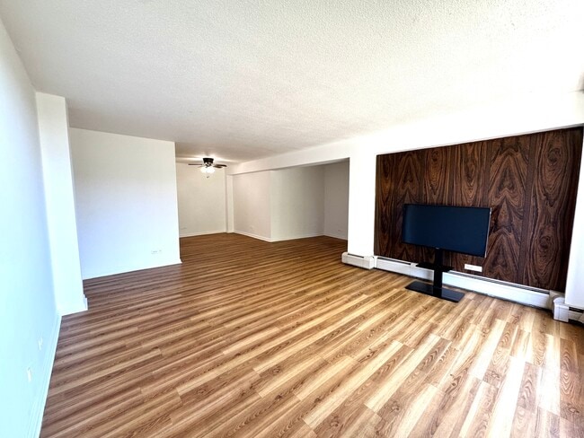 Building Photo - 2211 S Stewart Ave