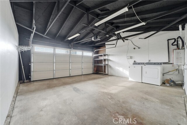 Building Photo - 1647 N Lake Ave